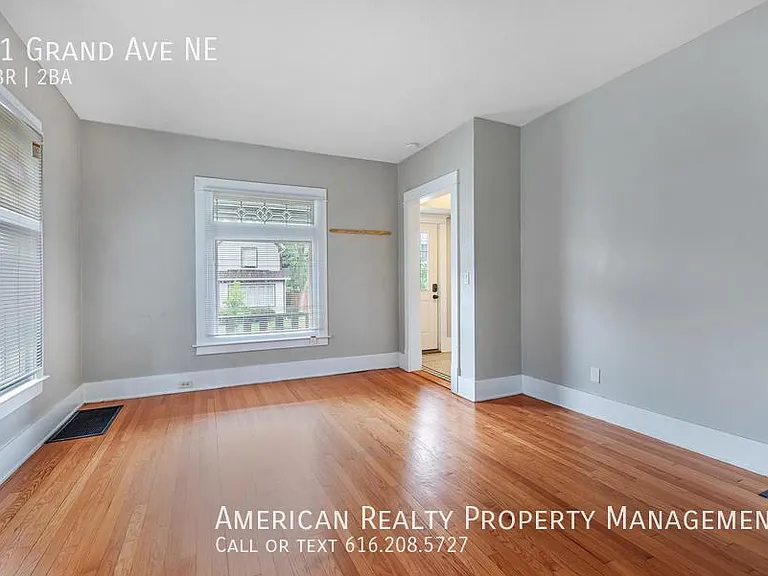 61 Grand Ave NE — Photo 13
