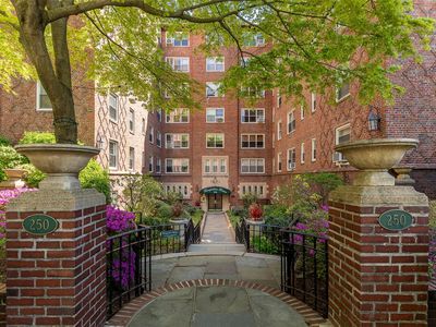 250 Bronxville Road #6B, Bronxville, NY, 10708