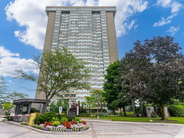 55 Skymark Dr #205, Toronto, ON M2H 3N4