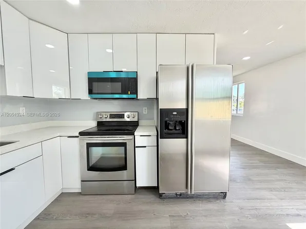 685 Park Dr, Hialeah, FL 33010