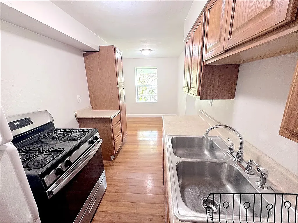 3 bed, 727 sqft, $1,400 — Photo 4