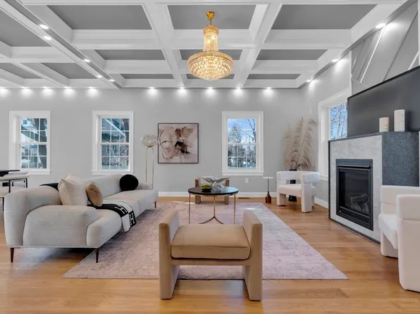 82 Hovey St #82, Watertown, MA 02472