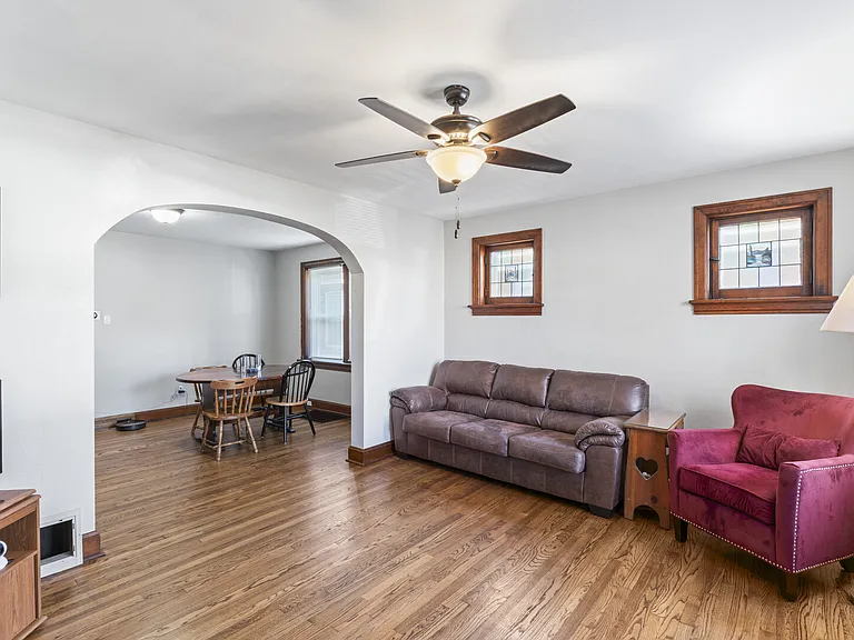 Neosho St — Photo 4