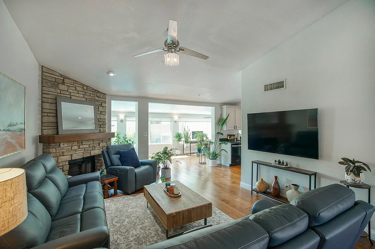 3 bed, 2157 sqft, $4,250 — Photo 3
