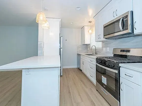 418 N Broadway #418.3 — Photo 24