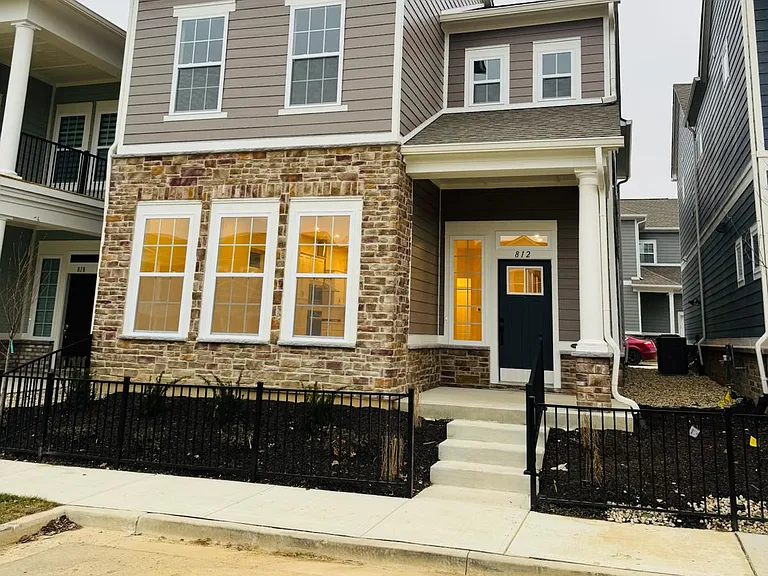 812 Templeton Dr — Photo 1