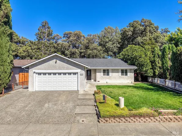1151 Creekside Dr, Vacaville, CA 95687