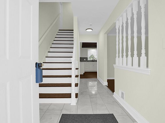 2nd image of 3535 Rolling Hills Ln