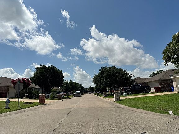 4th image of 1613 Kelly Ln