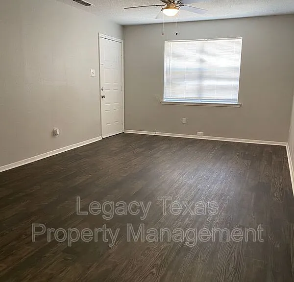 1302 Berry Dr #A — Photo 1