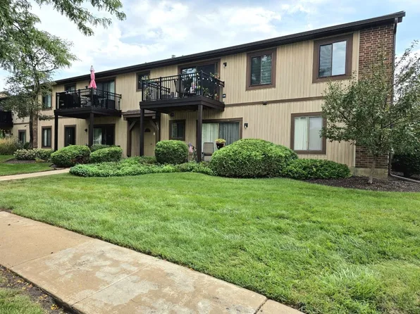1099 Prescott Dr APT 2D, Roselle, IL 60172