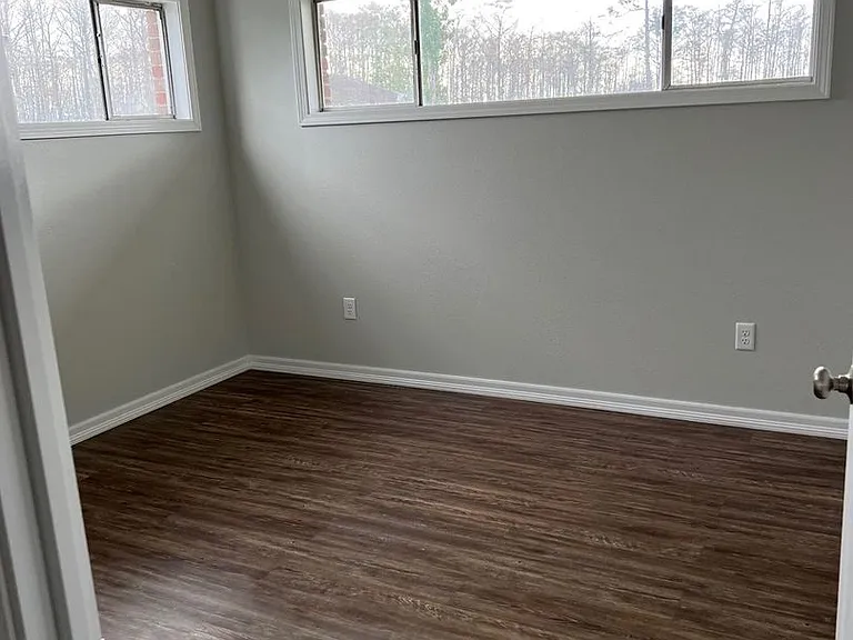 909 Green Rd — Photo 10
