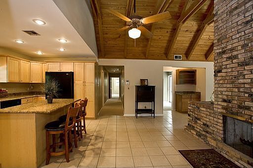 Plenty of lighting throughout.