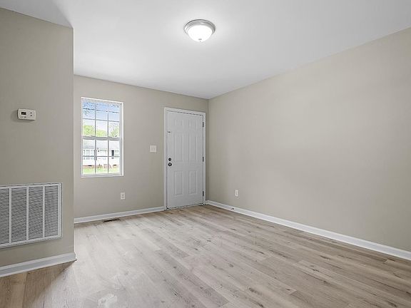 5th image of 209 Alexander St