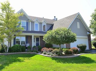 2433 Moutray Ln, North Aurora, IL 60542