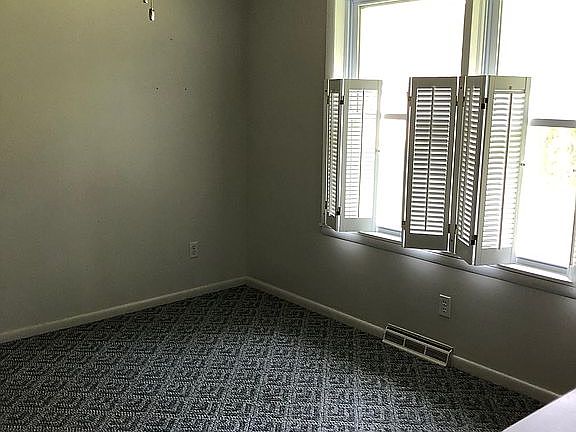 5th image of 124 Swainford Dr