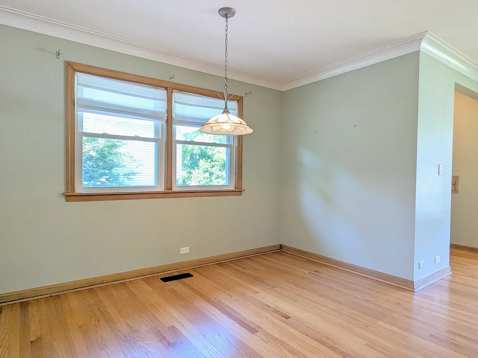 3 bed, 1.5 bath, 1341 sqft, $3,100 — Photo 4