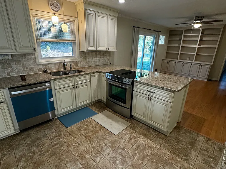 1497 Drayton Woods Dr — Photo 10