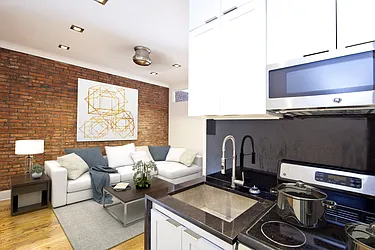 Rented by R New York