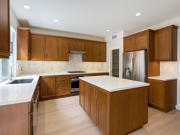 Kitchen w/ Walk-In Pantry