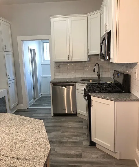 129 N Highland Ave — Photo 1