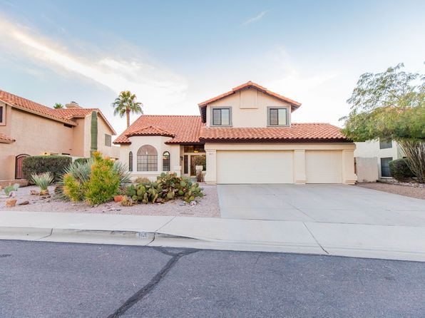 6121 E Saddleback St