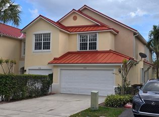 1111 Pinewood Lake Ct, Greenacres, FL 33415