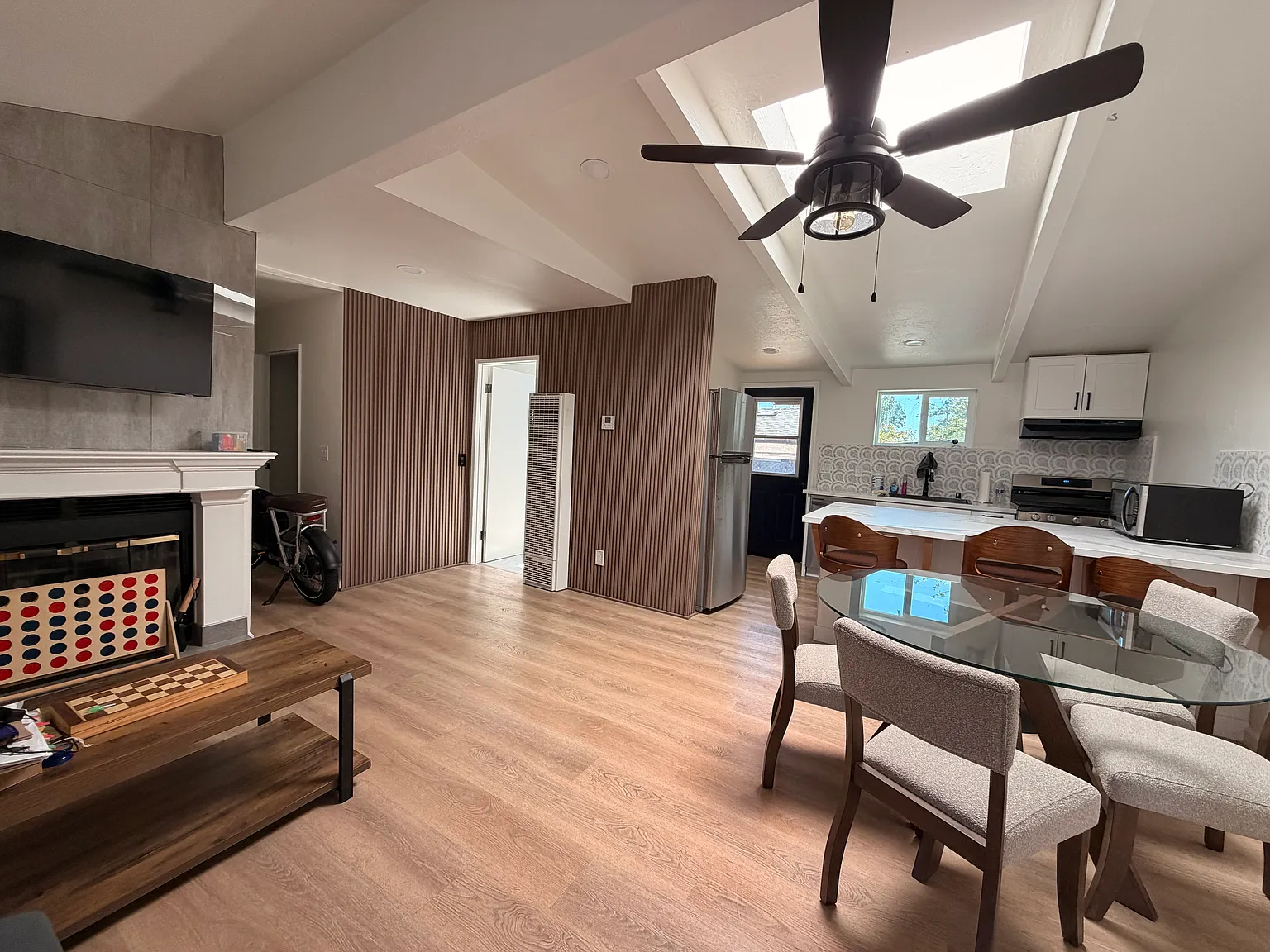 3 bed, 1263 sqft, $4,295 — Photo 4