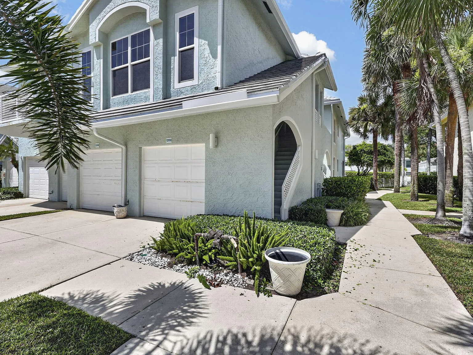 2 bed, 2.0 bath, 1263 sqft, $5,000 — Photo 4