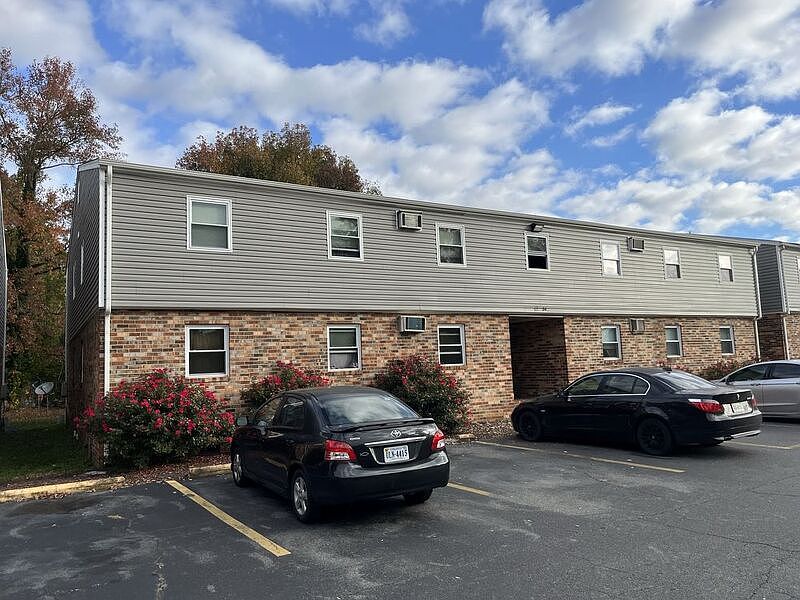 1st image of 214 Randolph St APT 1