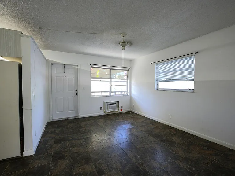220 Lucerne Ave #1 — Photo 5