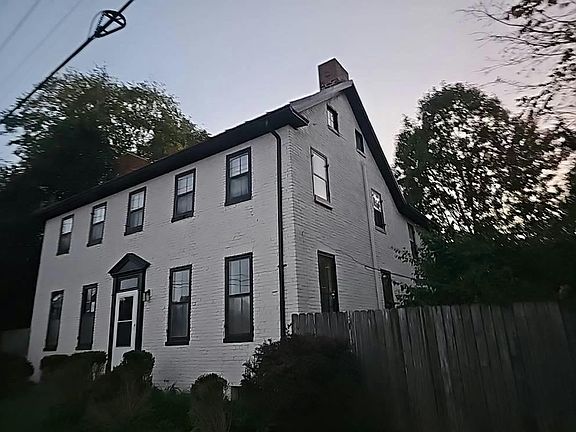 3rd image of 1624 Littlestown Pike