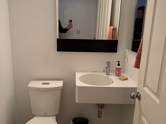 4th image of 2550 S Centinela Ave APT 107