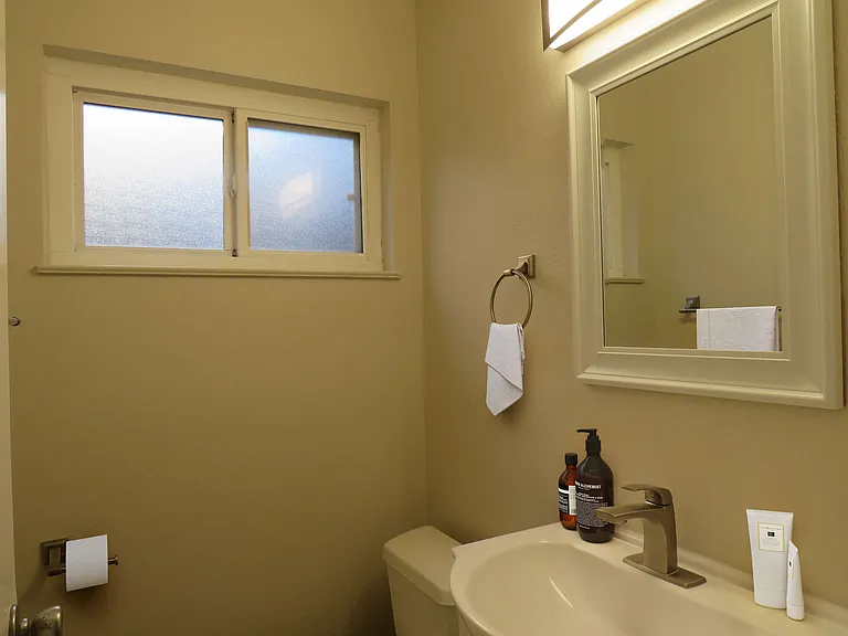 2x1.5 Bathroom 2x1.5 Bathroom