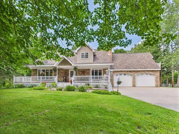 16714 Queens Rd, Avon, MN 56310