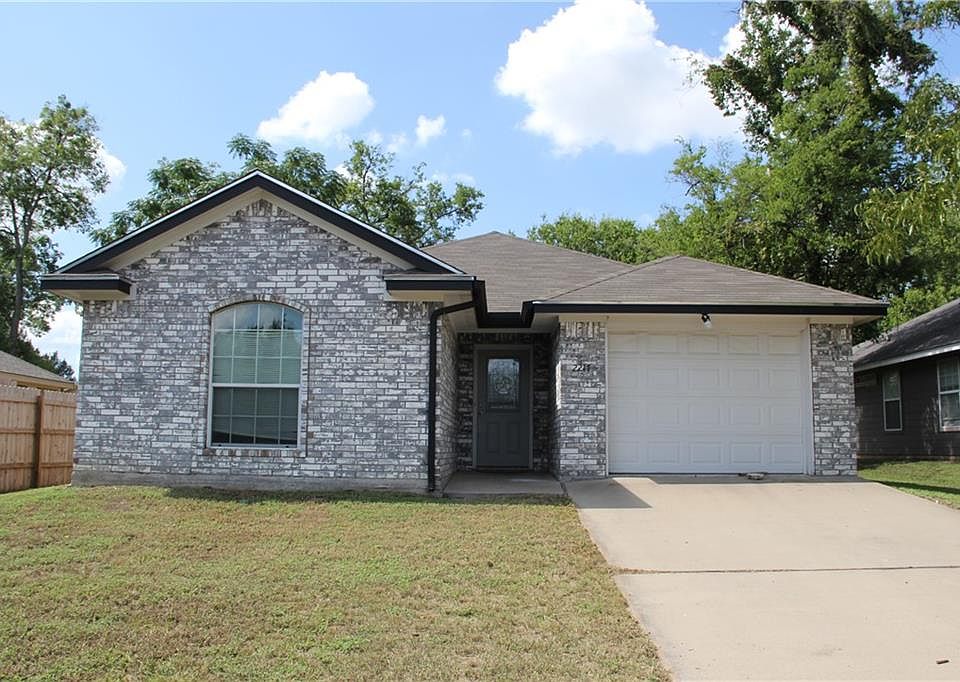 1st image of 2217 Autumn Woods Dr