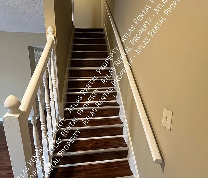 2202 Cheshire Dr — Photo 6
