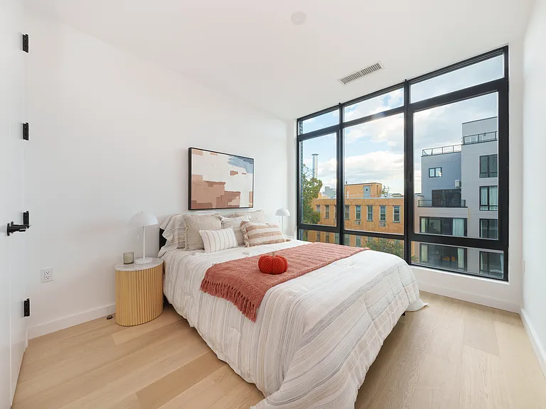 31-19 29th St #4D — Photo 1
