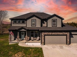 18135 232nd St, Tonganoxie, KS 66086