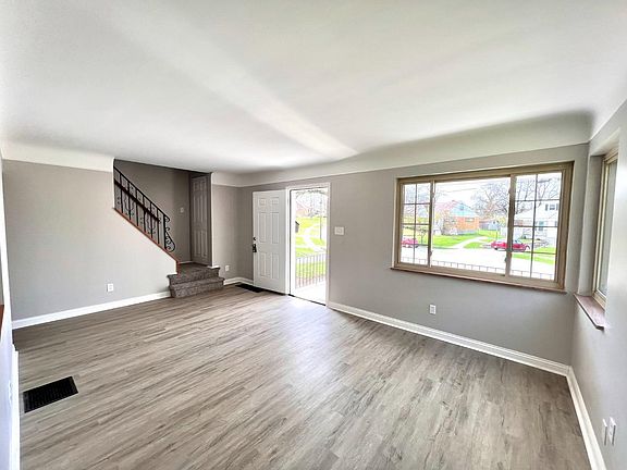 3rd image of 1098 Belvoir Ln