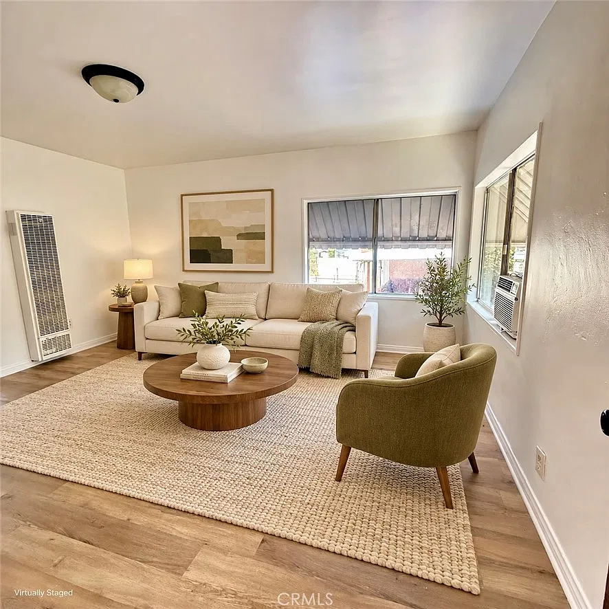 2 bed, 920 sqft, $2,100 — Photo 2