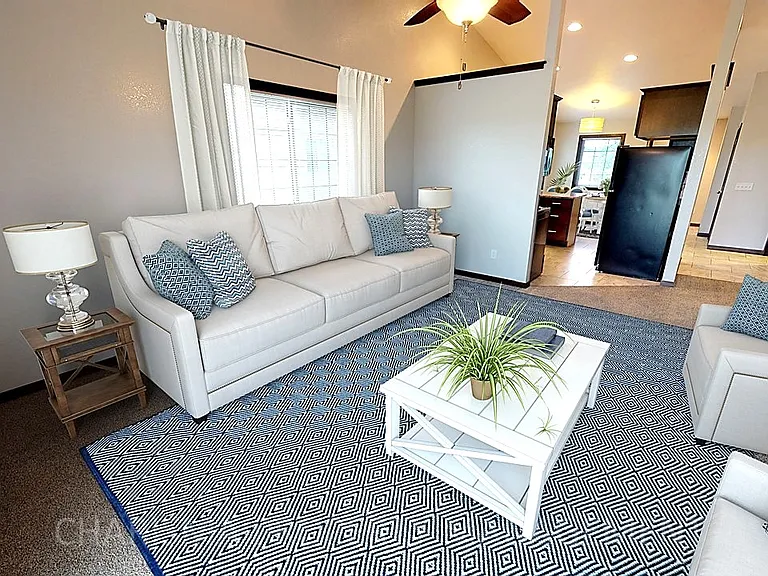 Horizon Properties — Photo 37