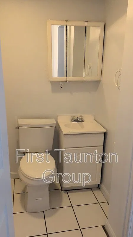 458 Weir St — Photo 2