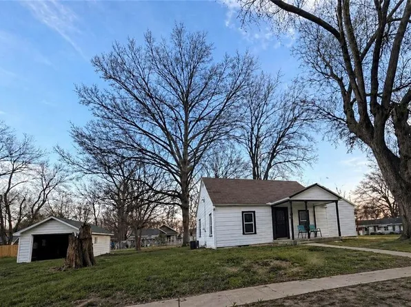 317 E Main St, Hardin, MO 64035