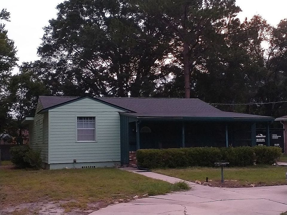 2nd image of 1941 Lakewood Cir S