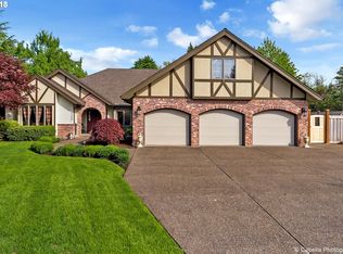 3766 Rivers Edge Dr, Lake Oswego, OR 97034