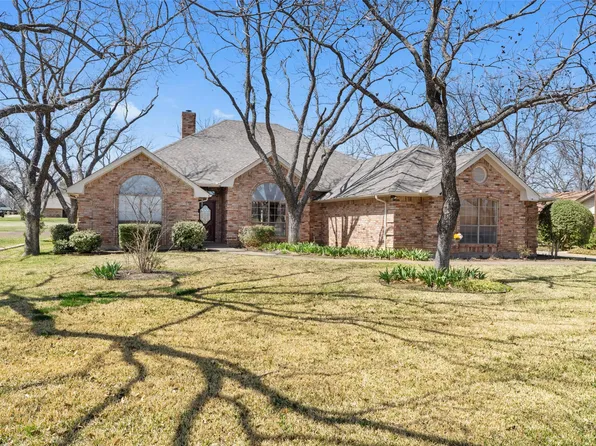 8908 Woodlawn Dr, Granbury, TX 76049