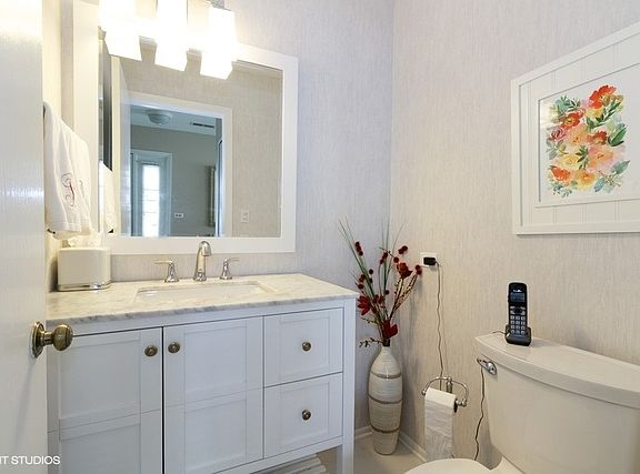 2nd image of 525 Willowcreek Ct #525