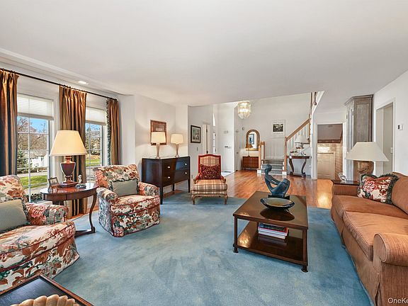 4th image of 44 Butler Hill Road