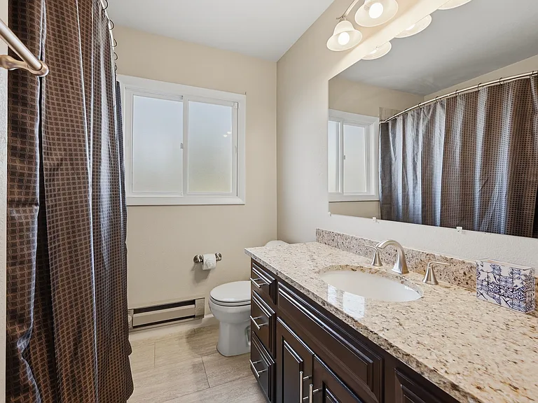 1040 S Fulton St — Photo 17